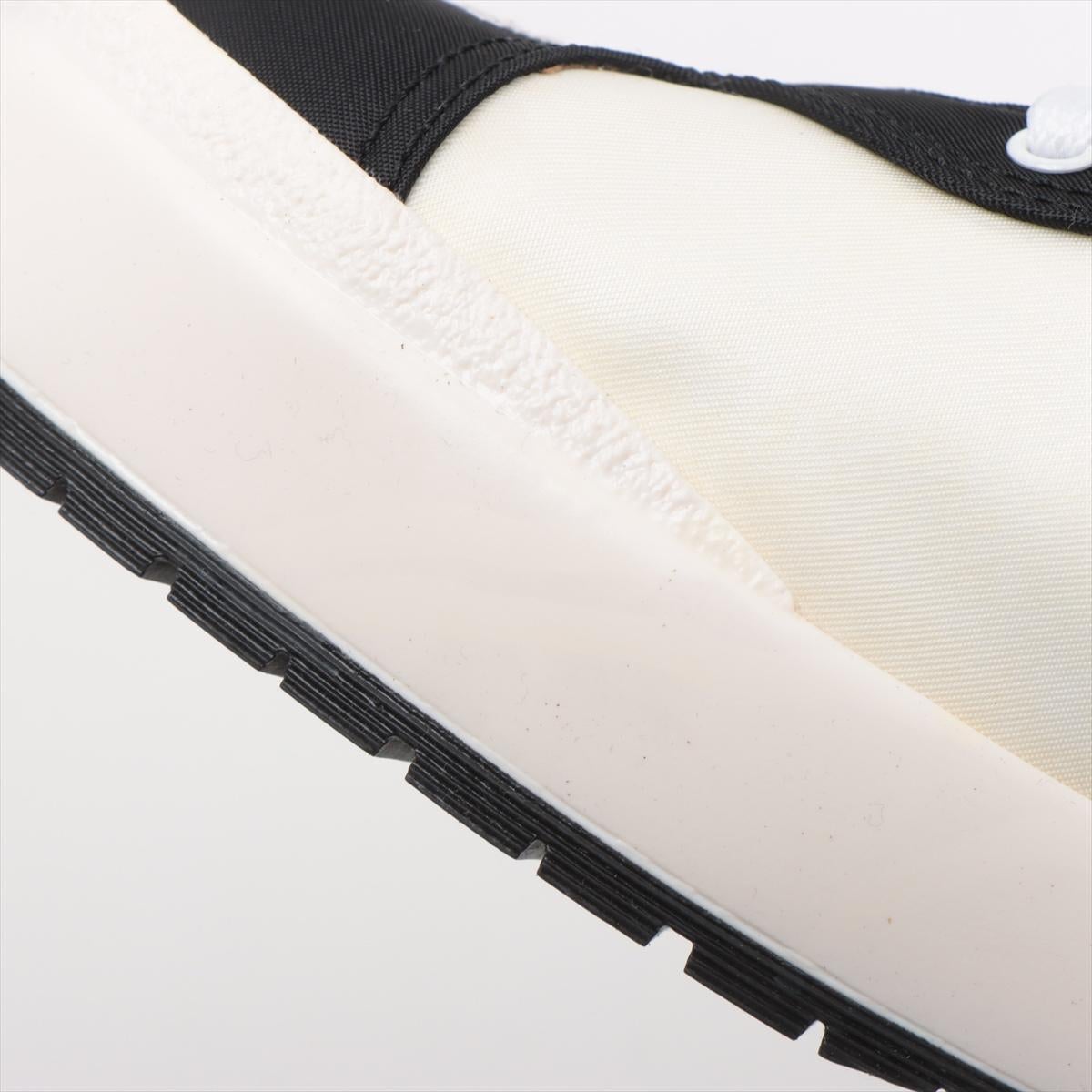 Chanel CC Logo Sneakers White x Black 8