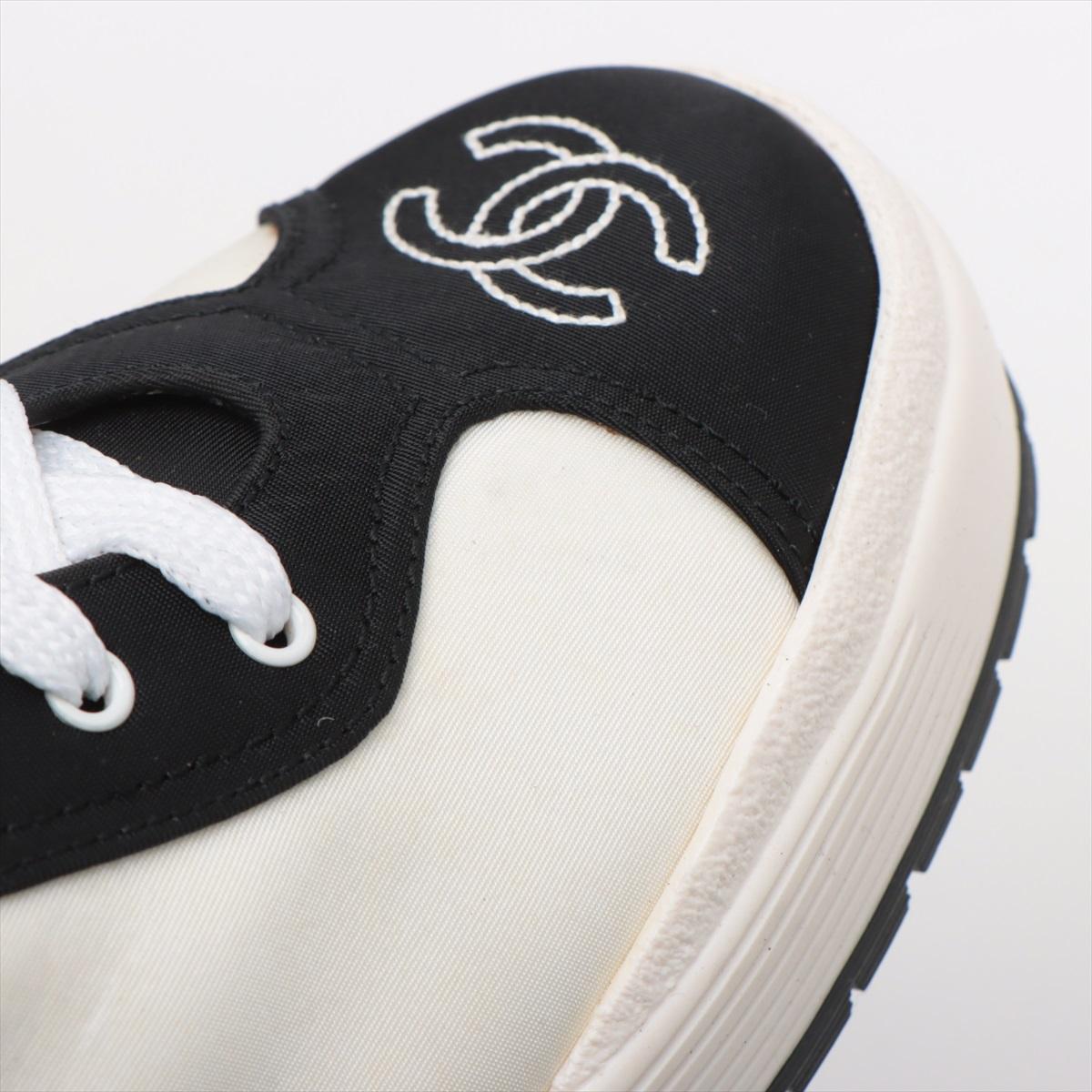 Chanel CC Logo Sneakers White x Black 9