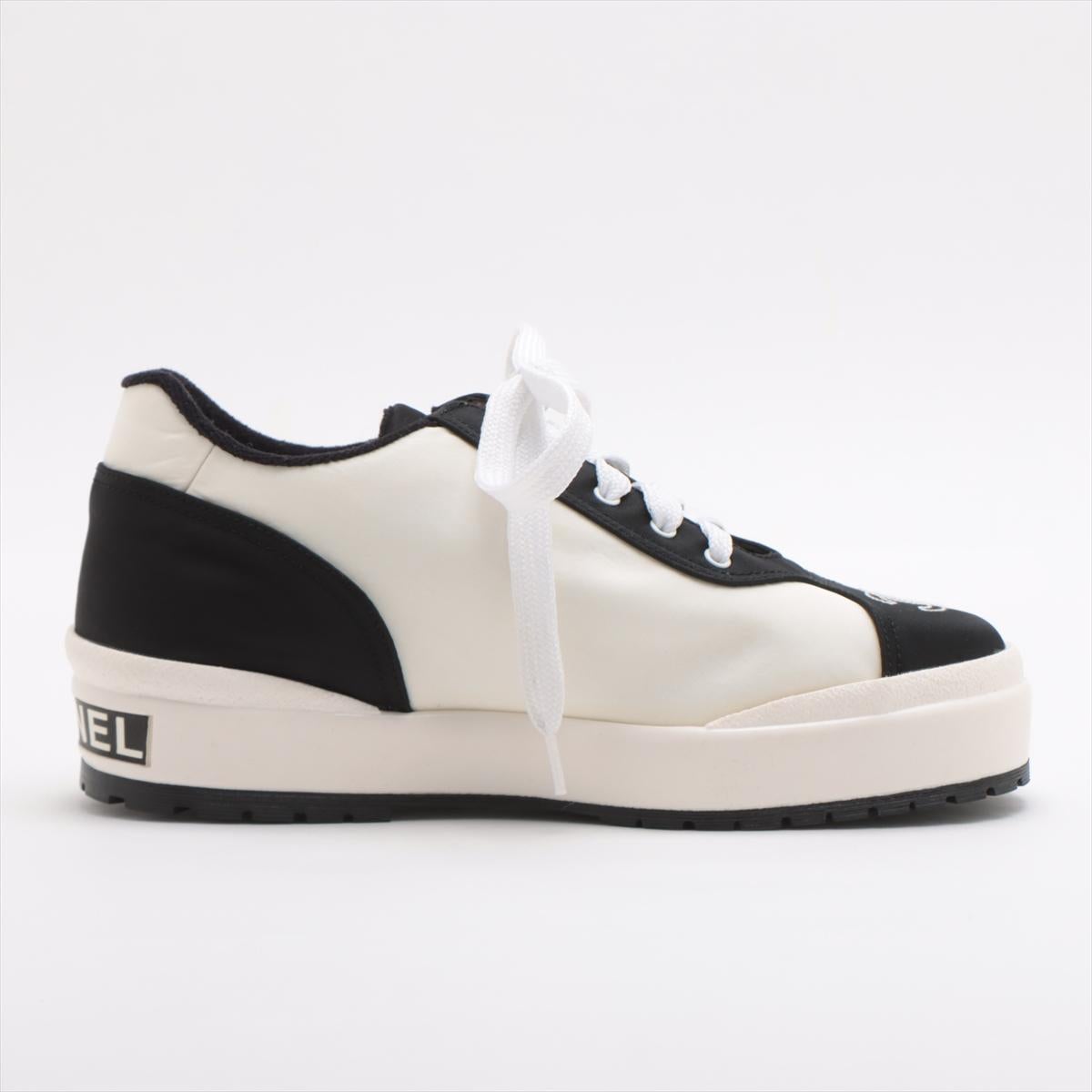 Women's Chanel CC Logo Sneakers White x Black