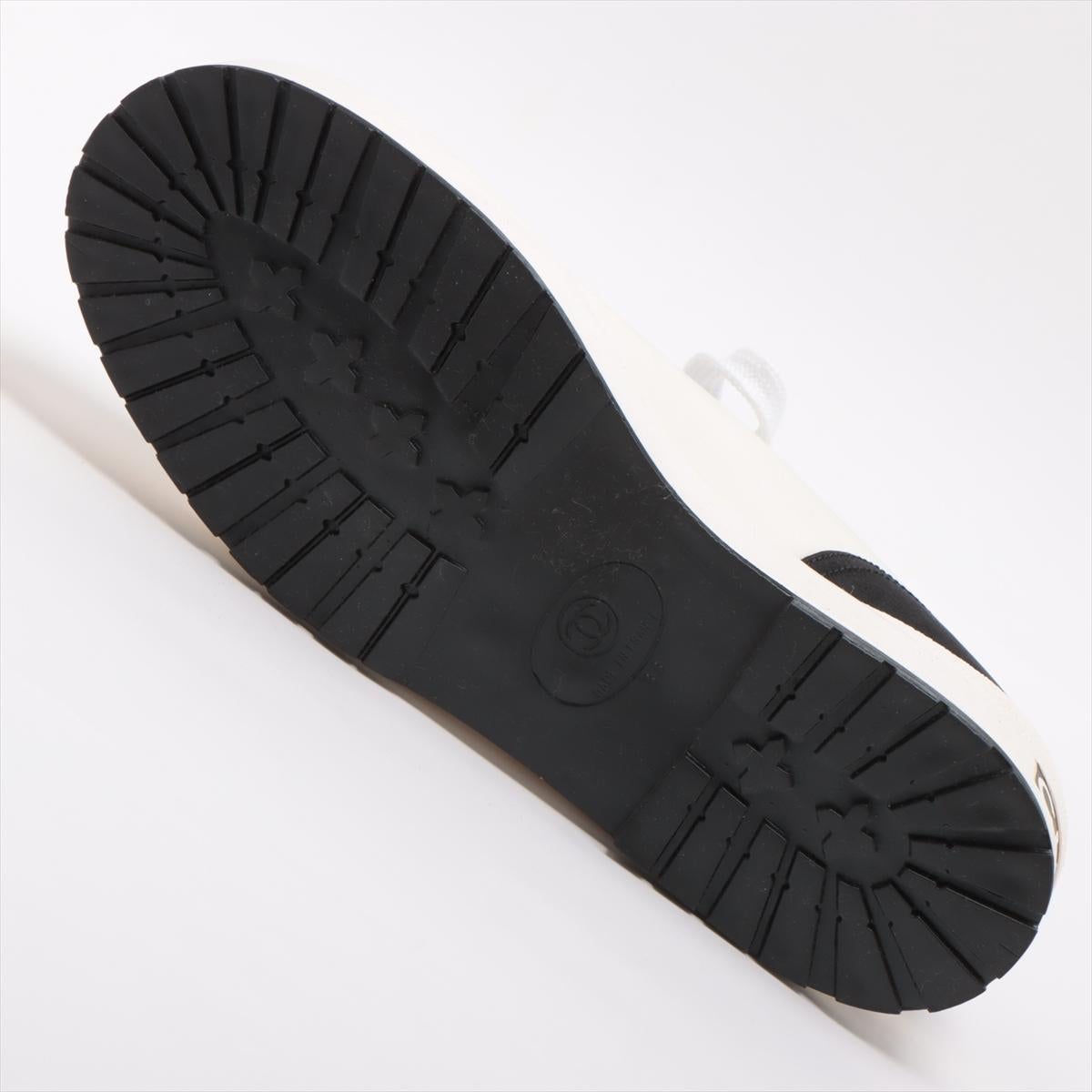 Chanel CC Logo Sneakers White x Black 3