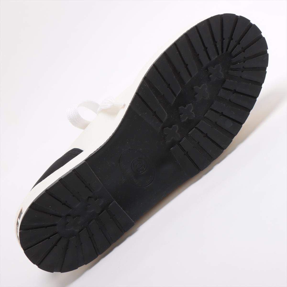 Chanel CC Logo Sneakers White x Black 4