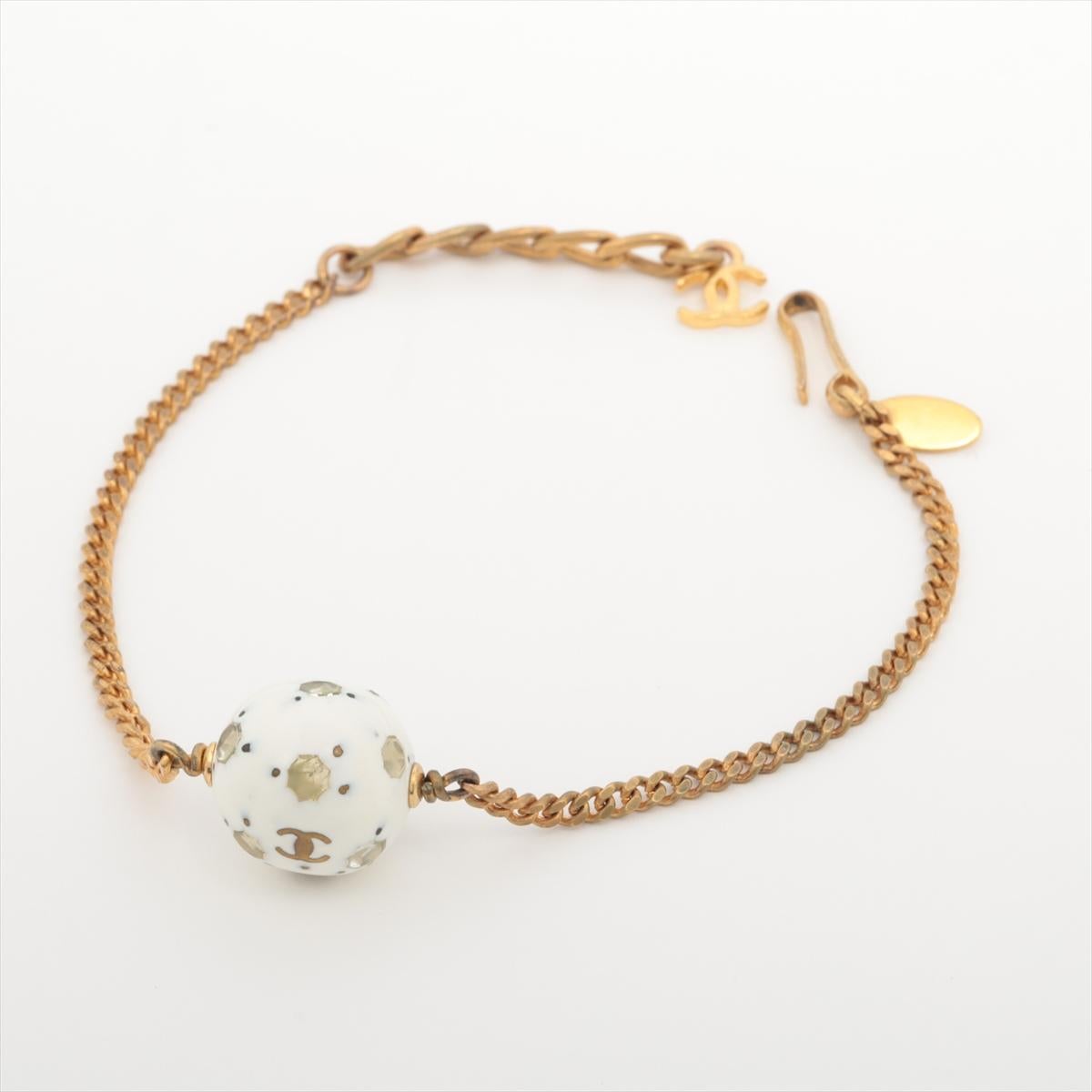 *ships about 12/11

The Chanel CC Logo Soccer Ball Charm Bracelet is a playful yet sophisticated accessory that blends sporty inspiration with timeless elegance. Featuring a white soccer ball inspired charm adorned with the iconic CC logo and gold