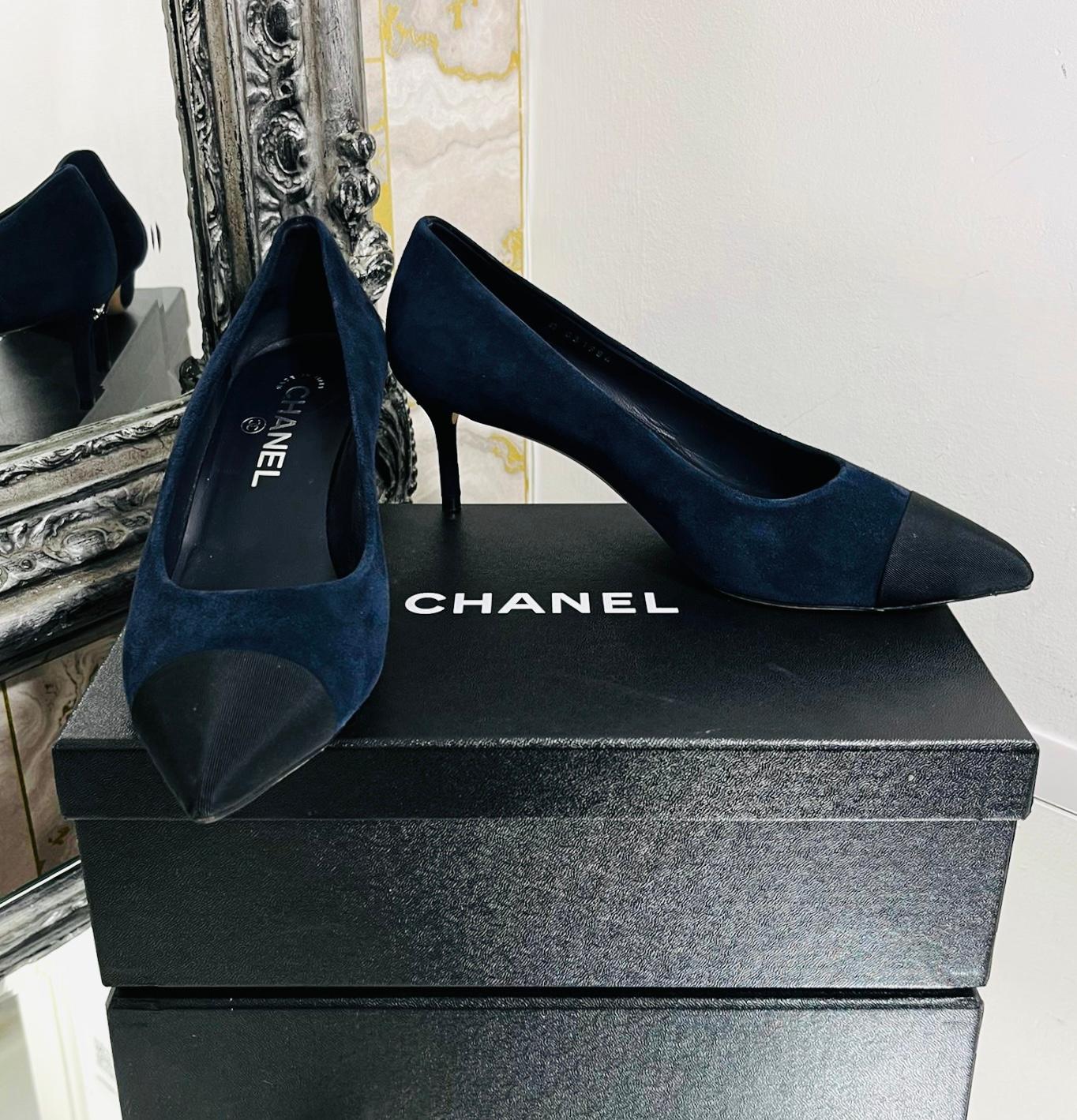 Chanel 'CC' Logo Suede Court Pumps

Navy heels designed with black, satin pointed toe.

Featuring gold 'CC' logo embellishment to the stiletto heel.

Styled with leather lining and insoles.

Size – 38

Condition – Very Good

Composition –