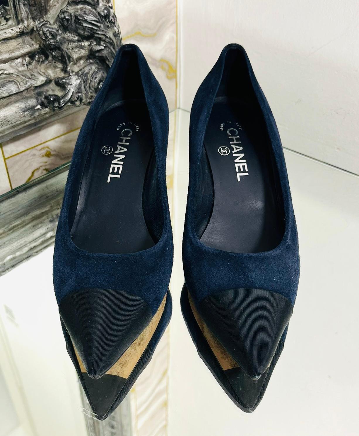 Chanel 'CC' Logo Suede Court Pumps In Excellent Condition In London, GB