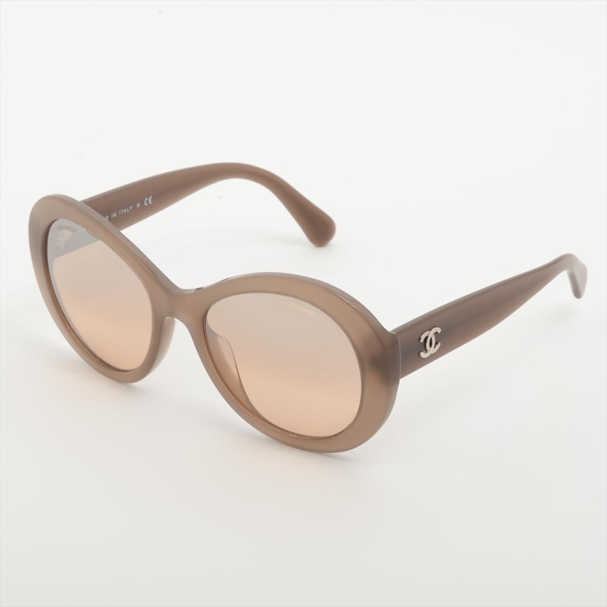 Chanel CC Logo Sunglass Plastic Beige In Good Condition For Sale In Humacao, PR