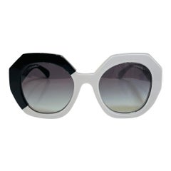 Chanel 'CC' Logo Sunglasses