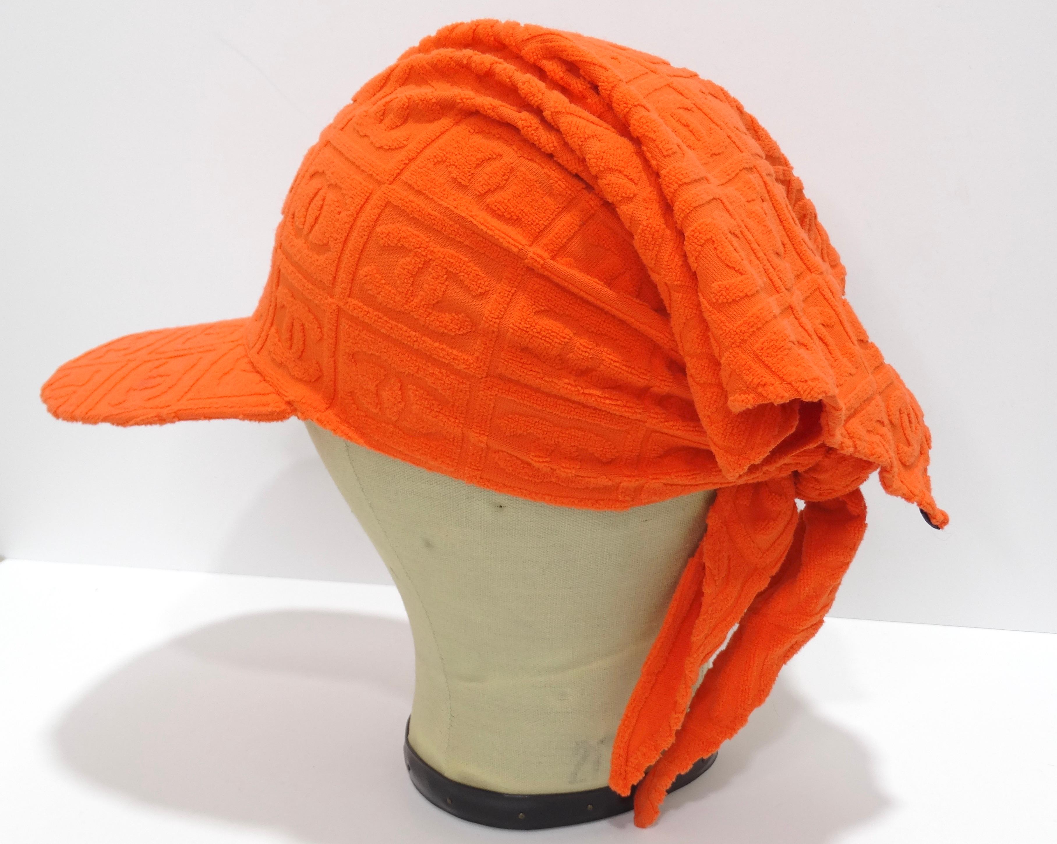 Orange Chapeau Chanel à dos noué en tissu éponge avec logo CC et monogramme en vente