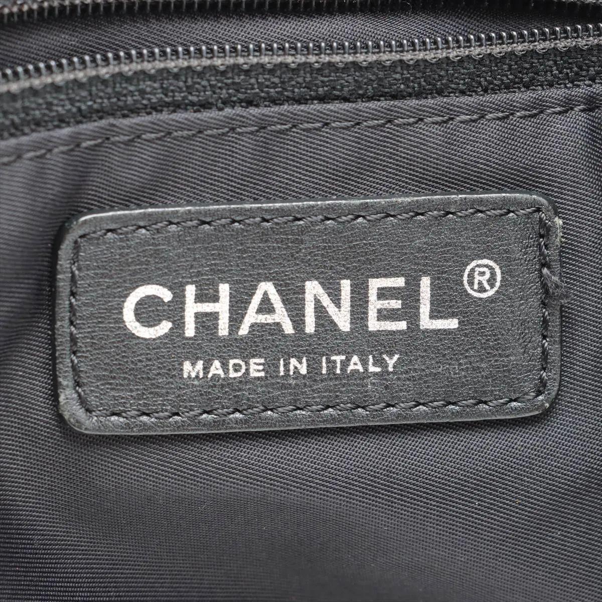Chanel CC Logo Travel Line Nylon x Pelle Borsa Tote Beige x Nero in vendita 7