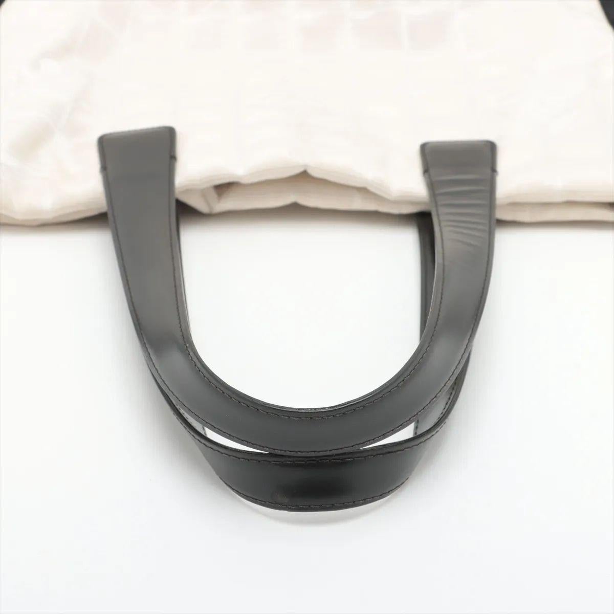 Chanel CC Logo Travel Line Nylon x Pelle Borsa Tote Beige x Nero in vendita 2