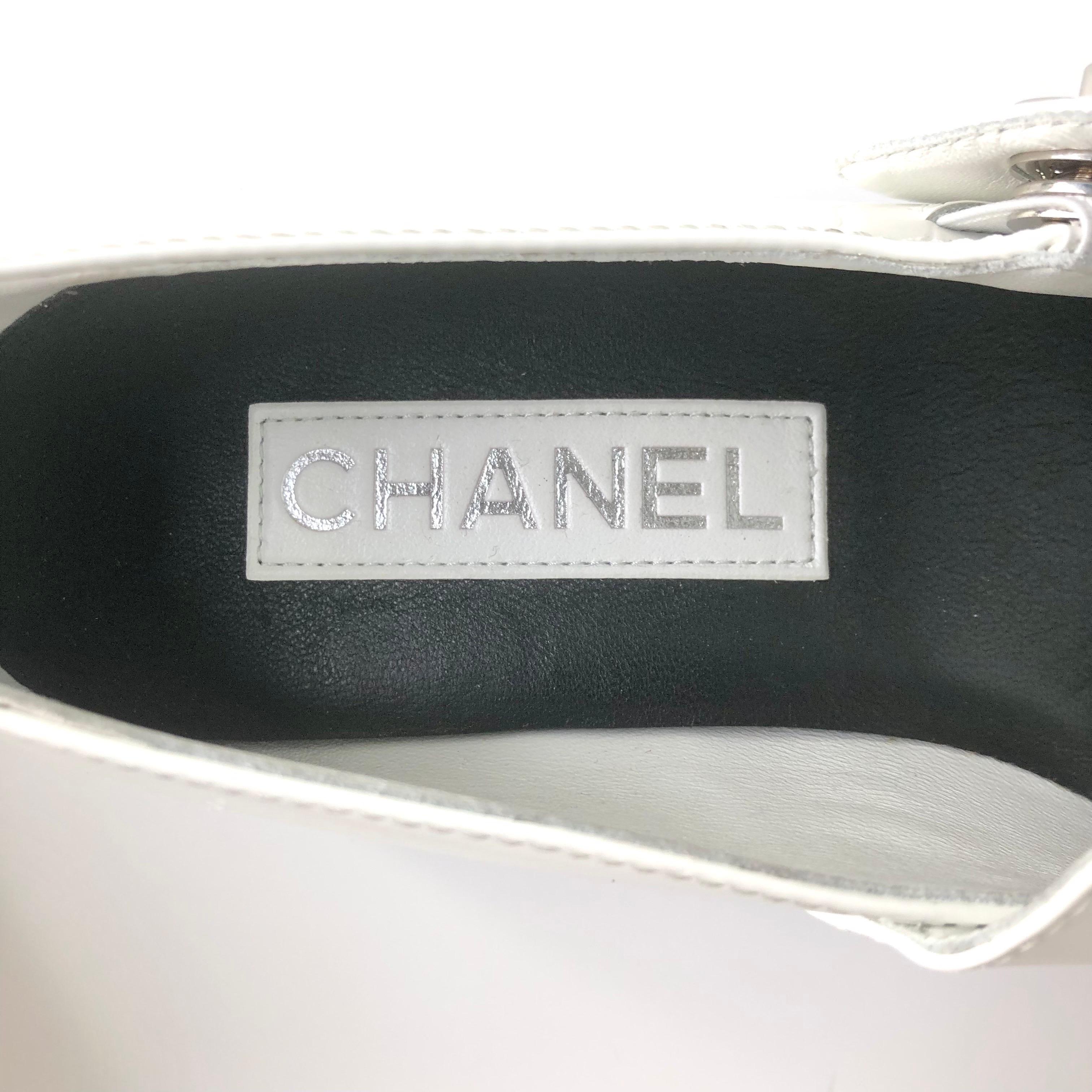 Chanel Logo Turnlock in pelle di vitello con punta a cappello Scarpe Maryjane 37 in vendita 6