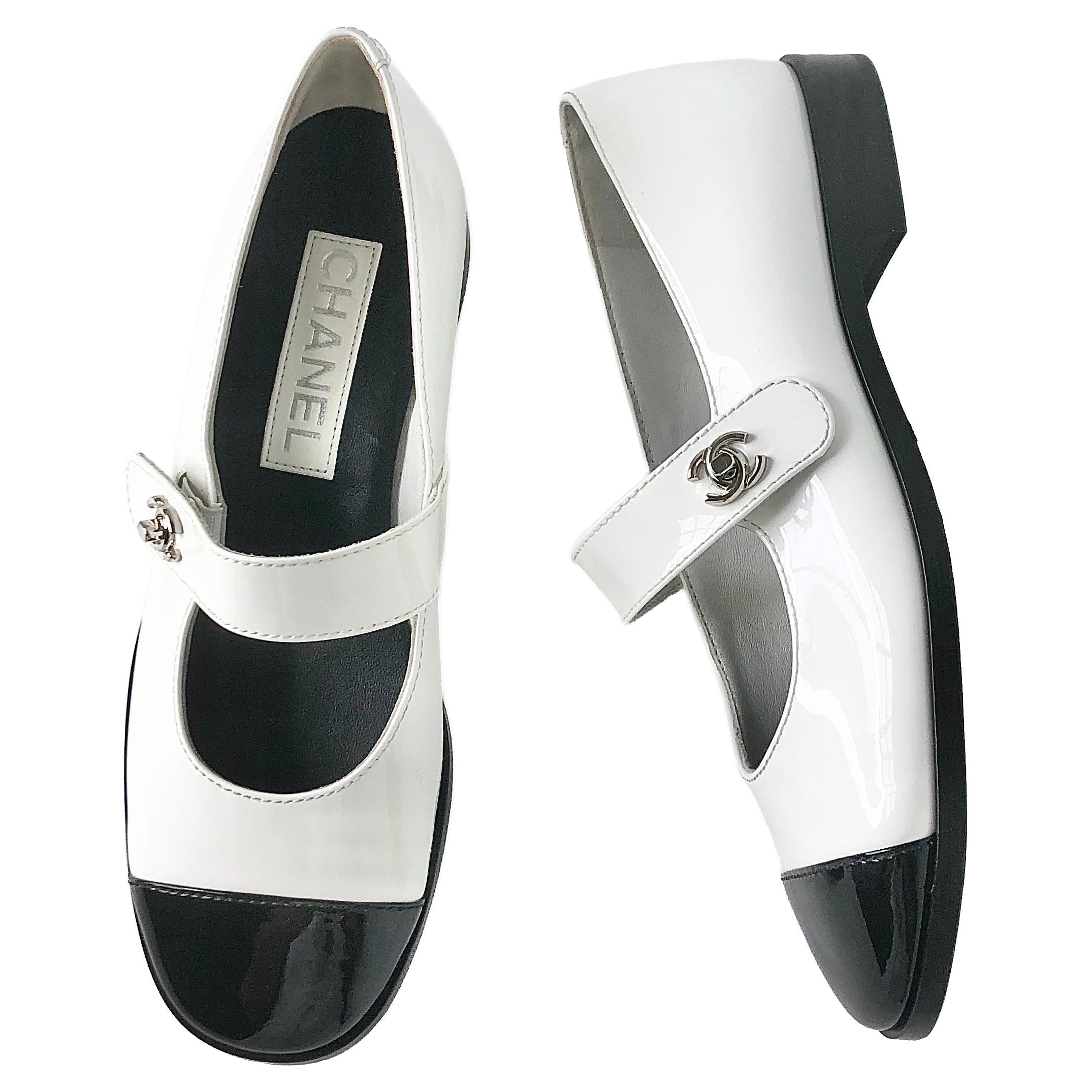 Chanel Logo Turnlock in pelle di vitello con punta a cappello Scarpe Maryjane 37