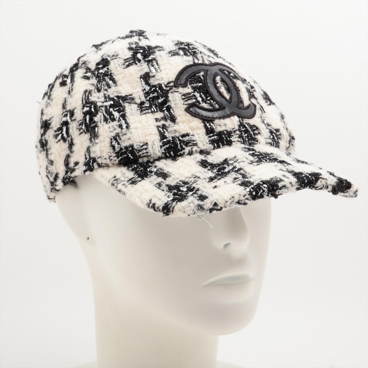 Gris Chanel CC Logo Tweed  Capuchon blanc x noir