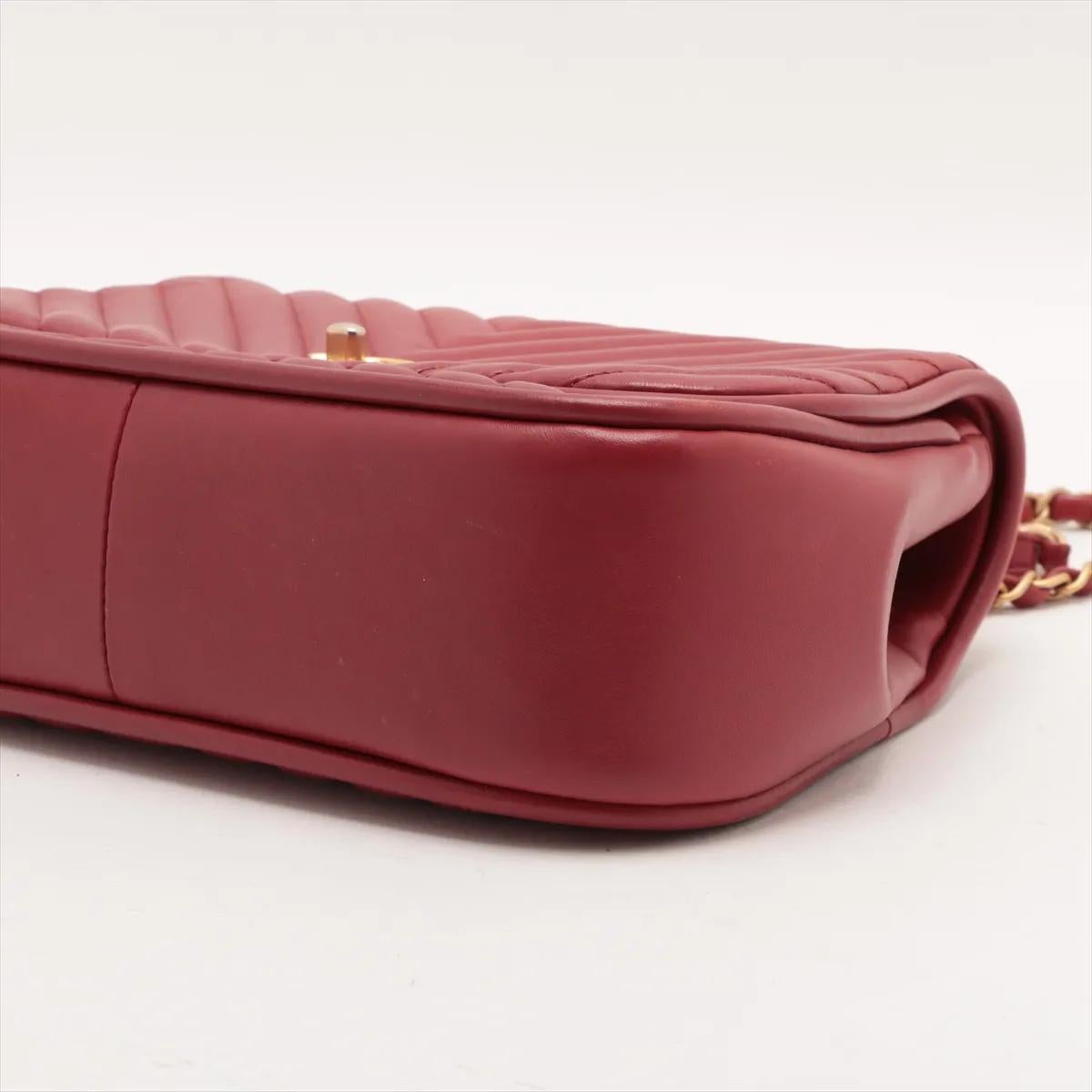 *Chanel CC Logo Stitch by Stitch in pelle di agnello a due vie Rosso In condizioni buone a Indianapolis, IN