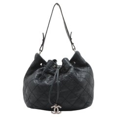 Chanel CC Logo Wild Stitch in pelle con coulisse Borsa a tracolla nera