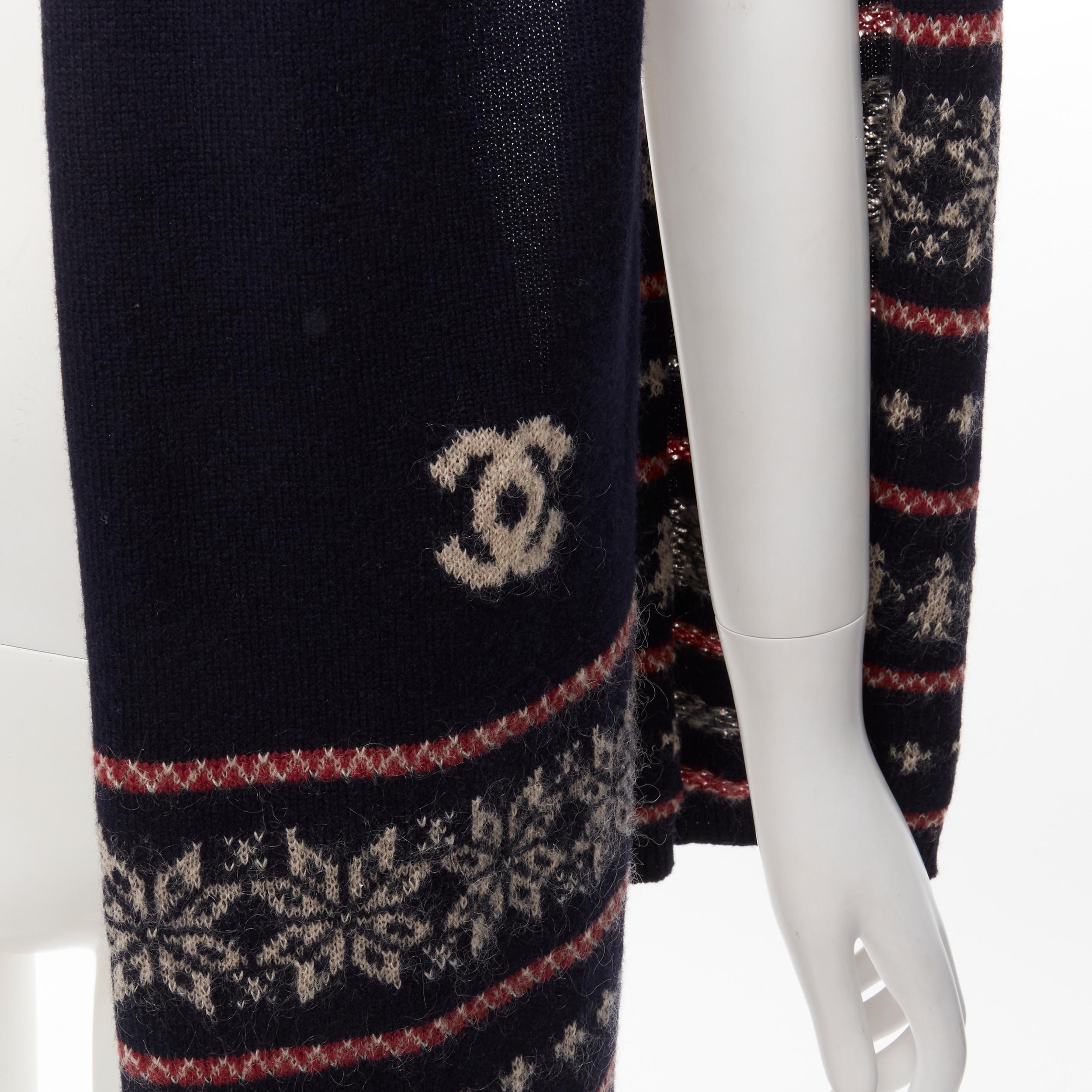 CHANEL CC logo wool cashmere mohair snowflake intarsia hooded muffler
Reference: TGAS/C01608
Brand: Chanel
Designer: Karl Lagerfeld
Material: Wool, Cashmere, Mohair
Color: Multicolour
Pattern: Graphic
Extra Details: Can be worn as a hood or as a