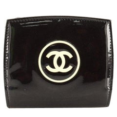Chanel CC Logo Zip Around Wallet Patent Compact
