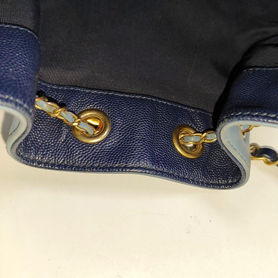 Chanel CC Lovely Chained Bucket Bag Lambskin Leather Navy Gold HW, 2018-19 For Sale 4