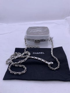CHANEL CC Make-Up Box Clutch with Chain Mini White Quilted Lambskin Gold Hardwar