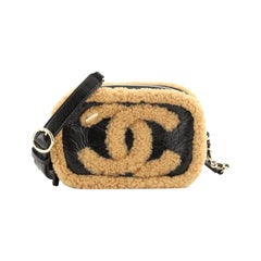 Chanel CC Mania Gürteltasche aus Schafsfell und glänzendem knautschigem Schafsleder Small