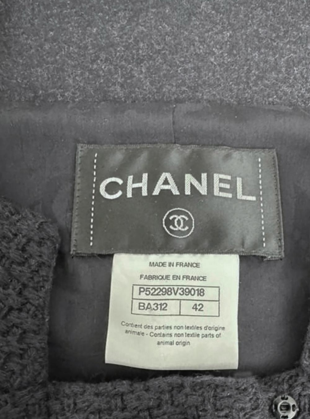 Chanel CC Massive Buttons Tweed Jacket  For Sale 7