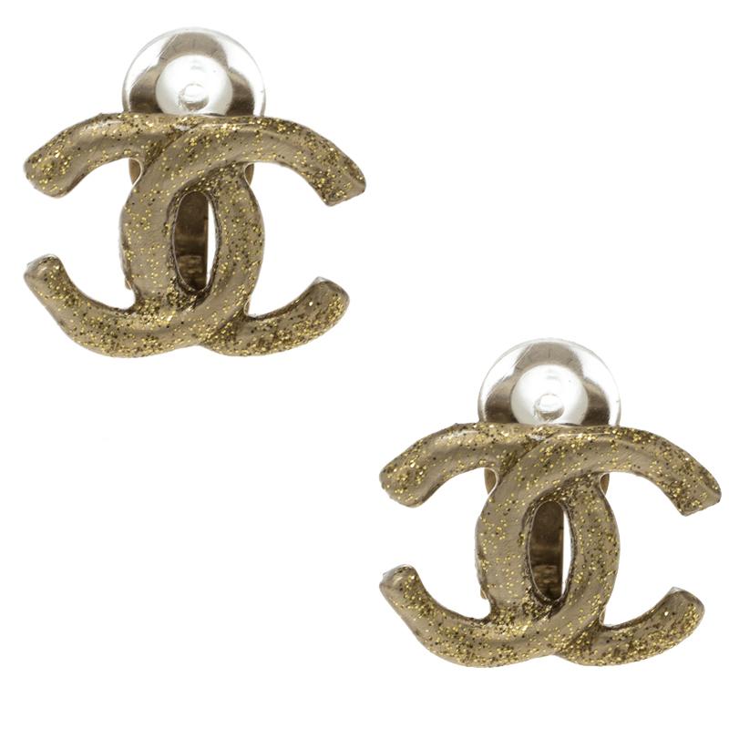 Chanel CC Matte Shimmer Gold Tone Stud Earrings In Good Condition In Dubai, Al Qouz 2