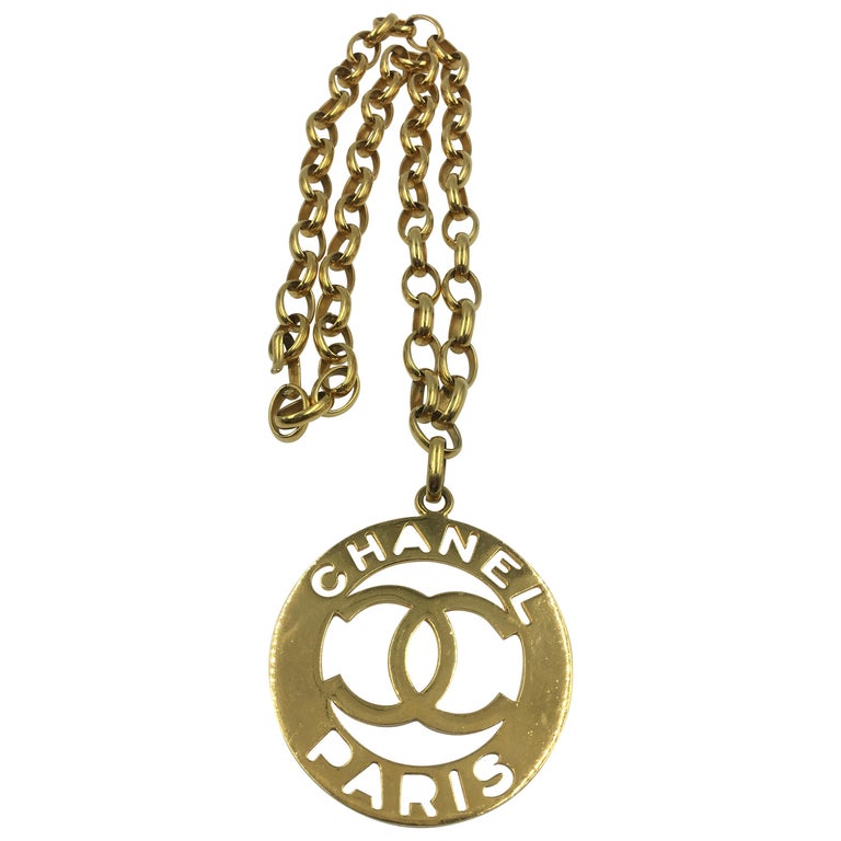 Chanel CC Medallion Necklace For Sale at 1stdibs