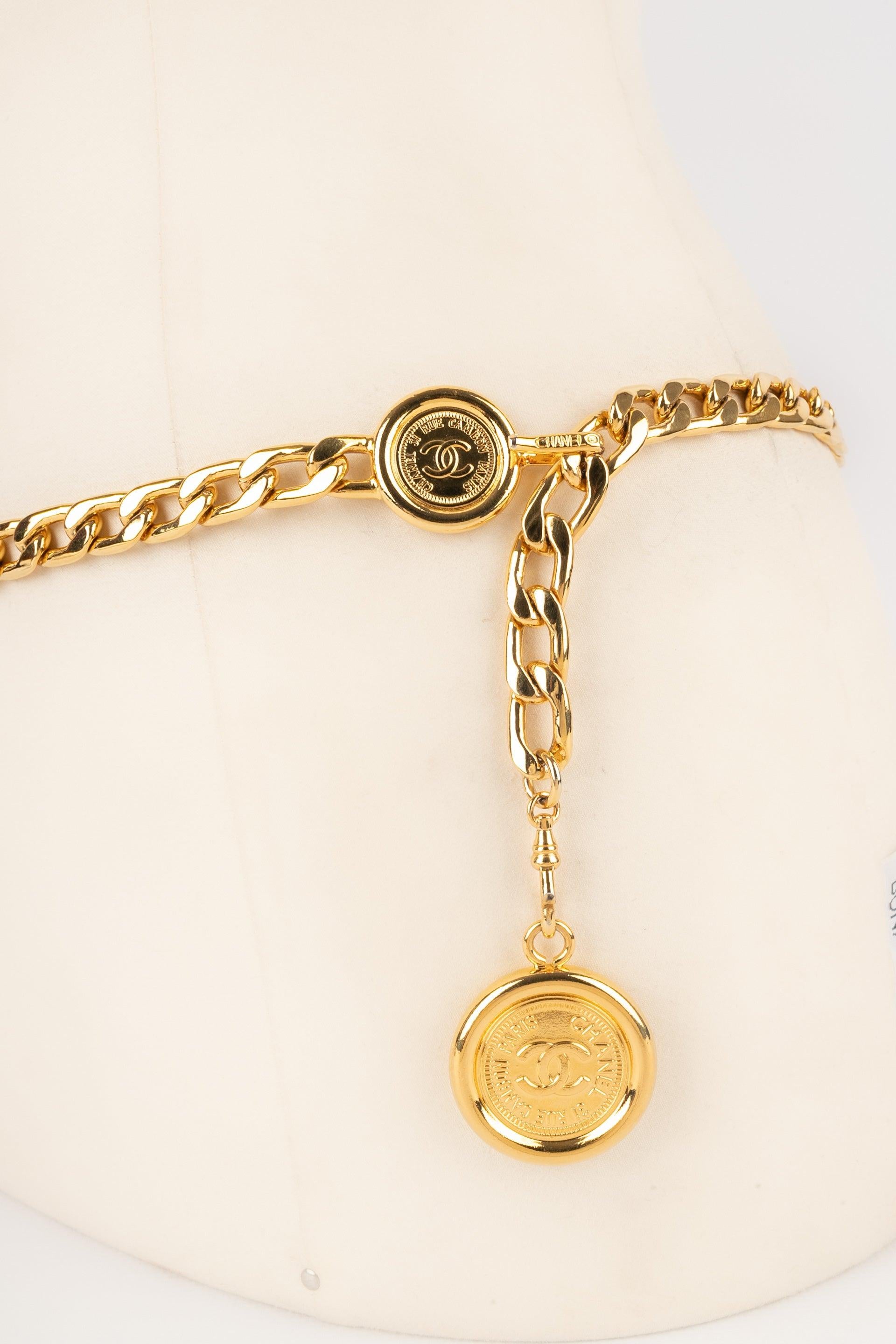 Cinturón Chanel CC Medallones, años 80 en Excelente Estado en SAINT-OUEN-SUR-SEINE, FR