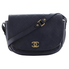 Chanel CC Messenger Bag aus gestepptem Kalbsleder Medium