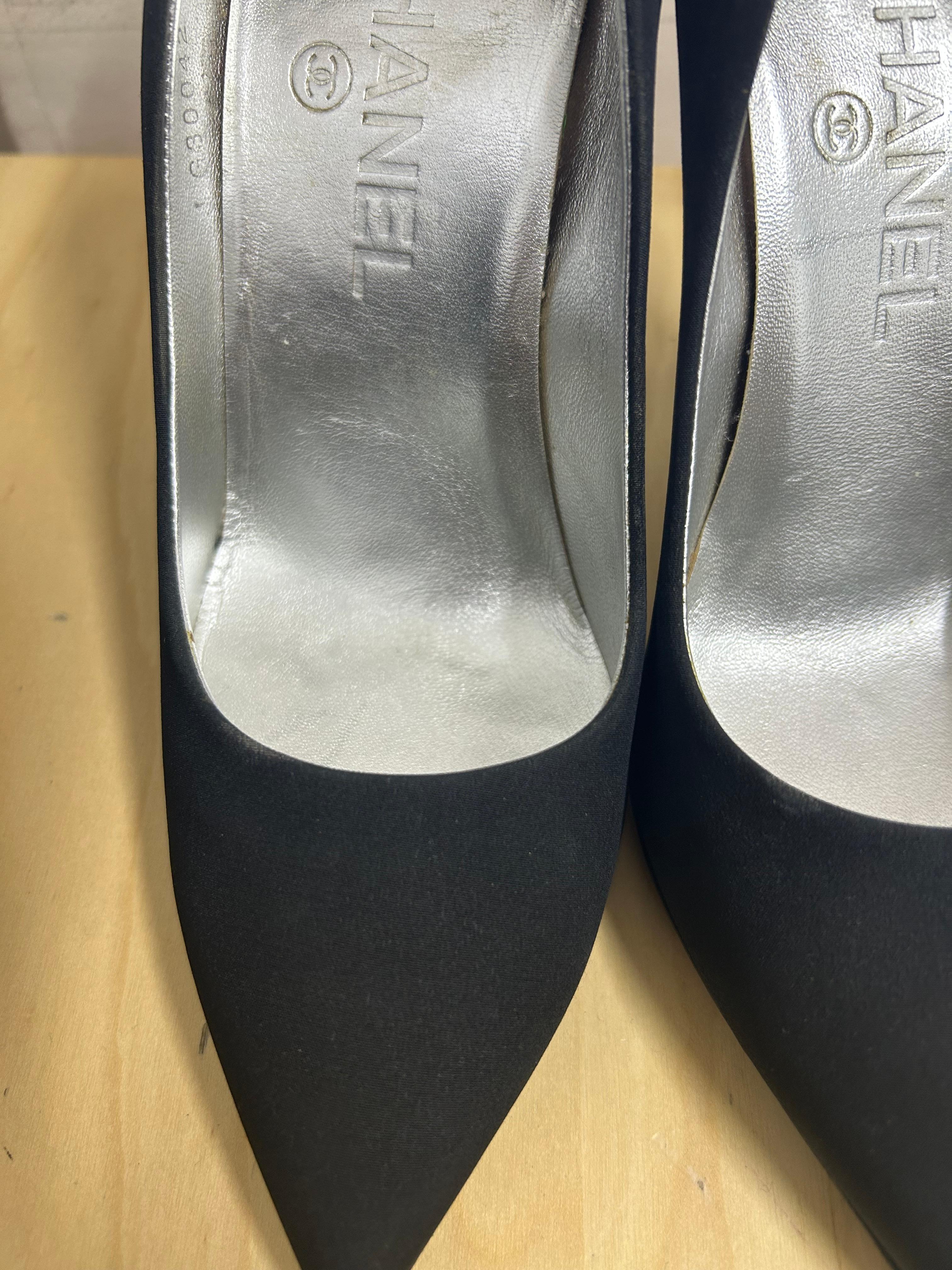 Chanel CC Metal Heel Pumps Size EU 36 For Sale 5