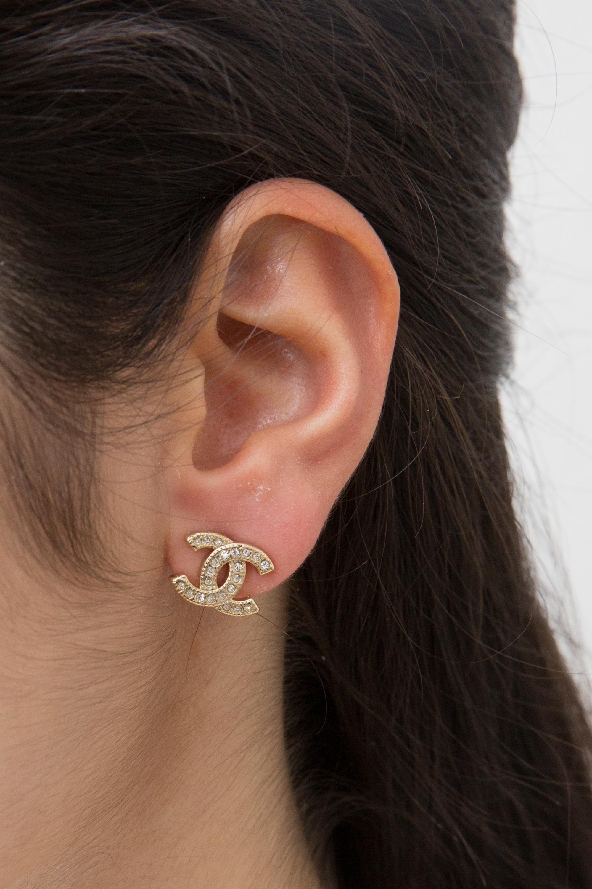 Chanel CC Mini gold-tone “CC” strass earrings featuring crystal strass embellishment, a signature interlocking CC logo, back plaque pitted. They come as a pair. 
Circa 2010s  Made in France
Width:  0.39in (1cm)
Excellent vintage condition. Made in