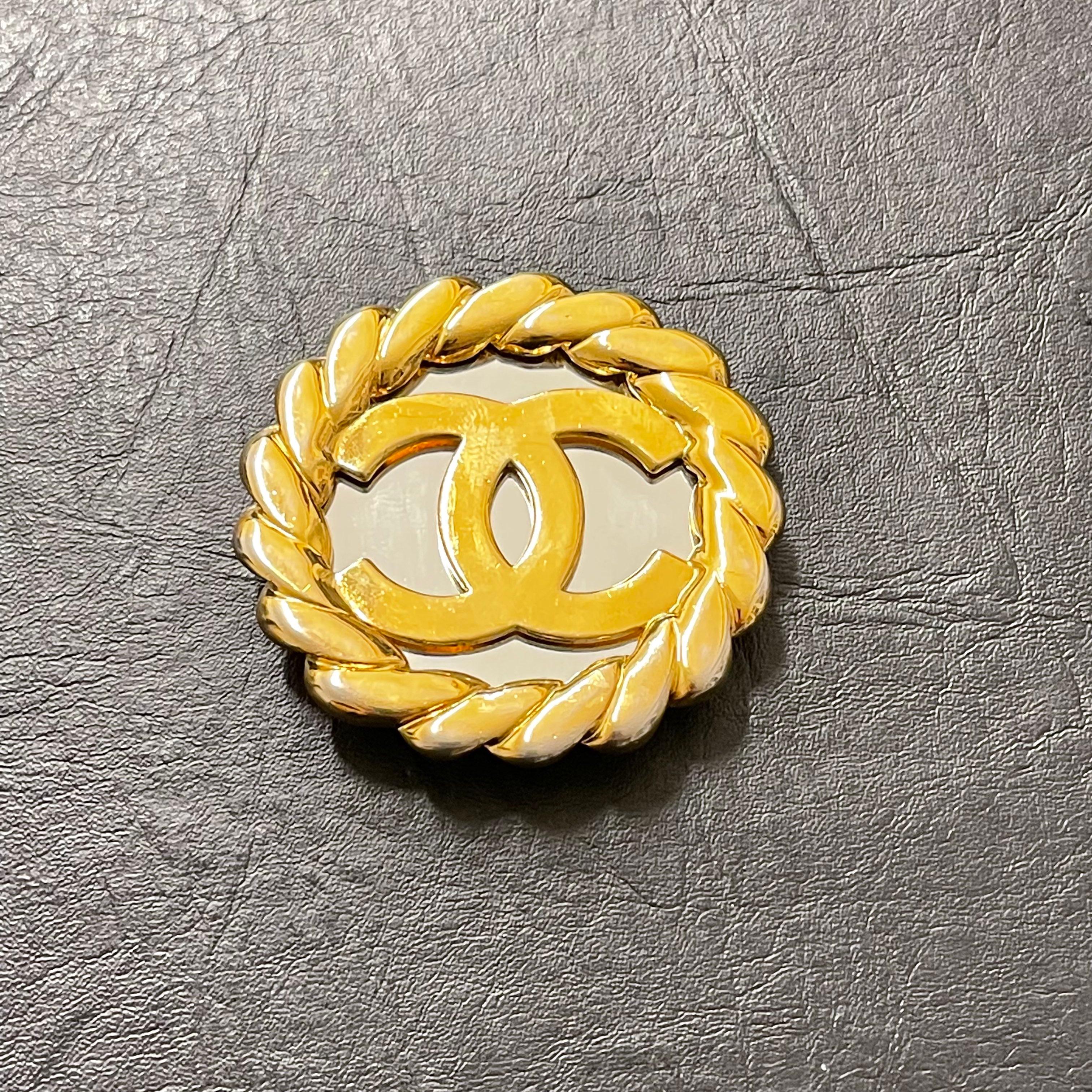 Chanel CC Mirror Gold Tone Brooch (2005) For Sale 2