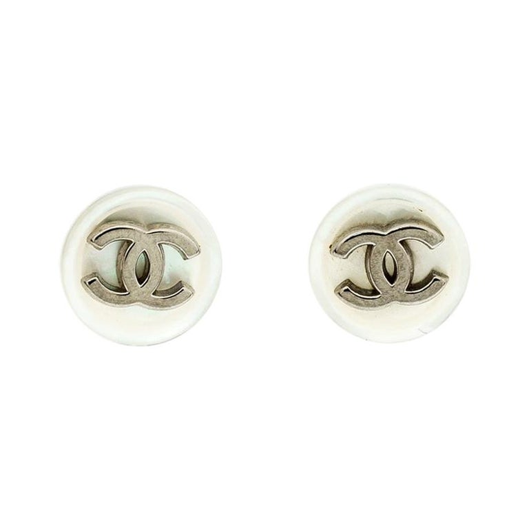 Chanel CC Mother of Pearl Round Button Stud Earrings For Sale at