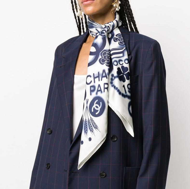 Decorated with Chanel's signature motif - camellias, pearls, four-leaf clovers and more in tones of blue. This pre-owned 100% silk scarf has been designed for all the Chanel enthusiasts out there. Delicately bordered with a classic pipe trim, this