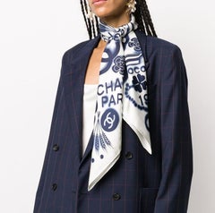 Chanel Chanel CC Seidenschal mit Motivdruck
