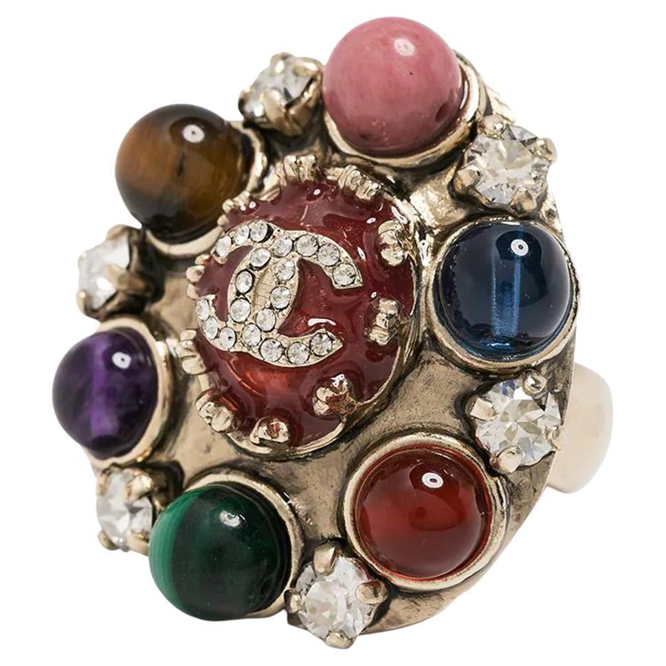 Chanel CC Mehrfarbiger, mit Edelsteinen verzierter Ring