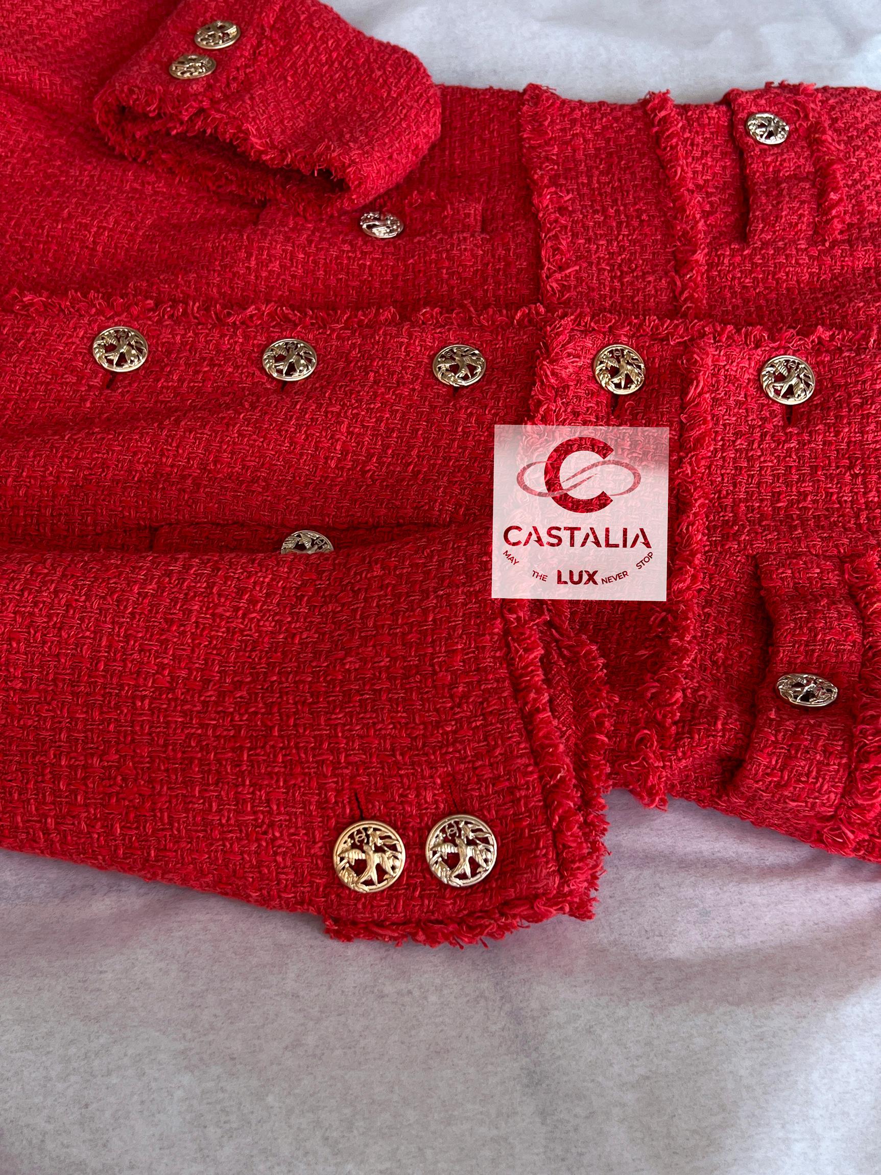 Chanel CC Nightingale boutons veste en tweed corail Excellent état à Dubai, AE