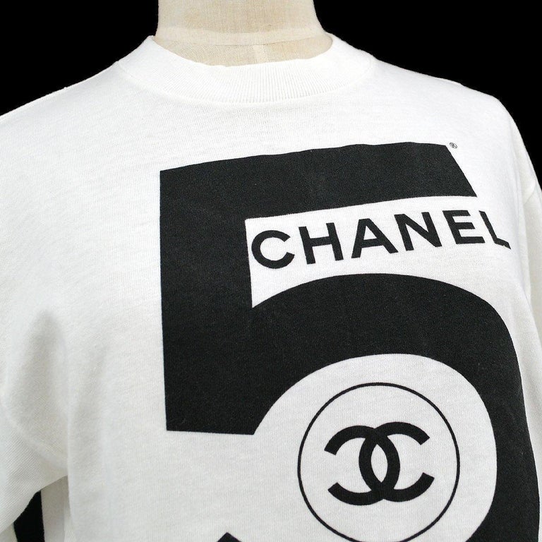 Vaardigheid mesh matchmaker CHANEL CC Number 5 White and Black Cotton Women's Short Sleeve T-shirt For  Sale at 1stDibs | chanel 5 shirt, chanel number 5 shirt
