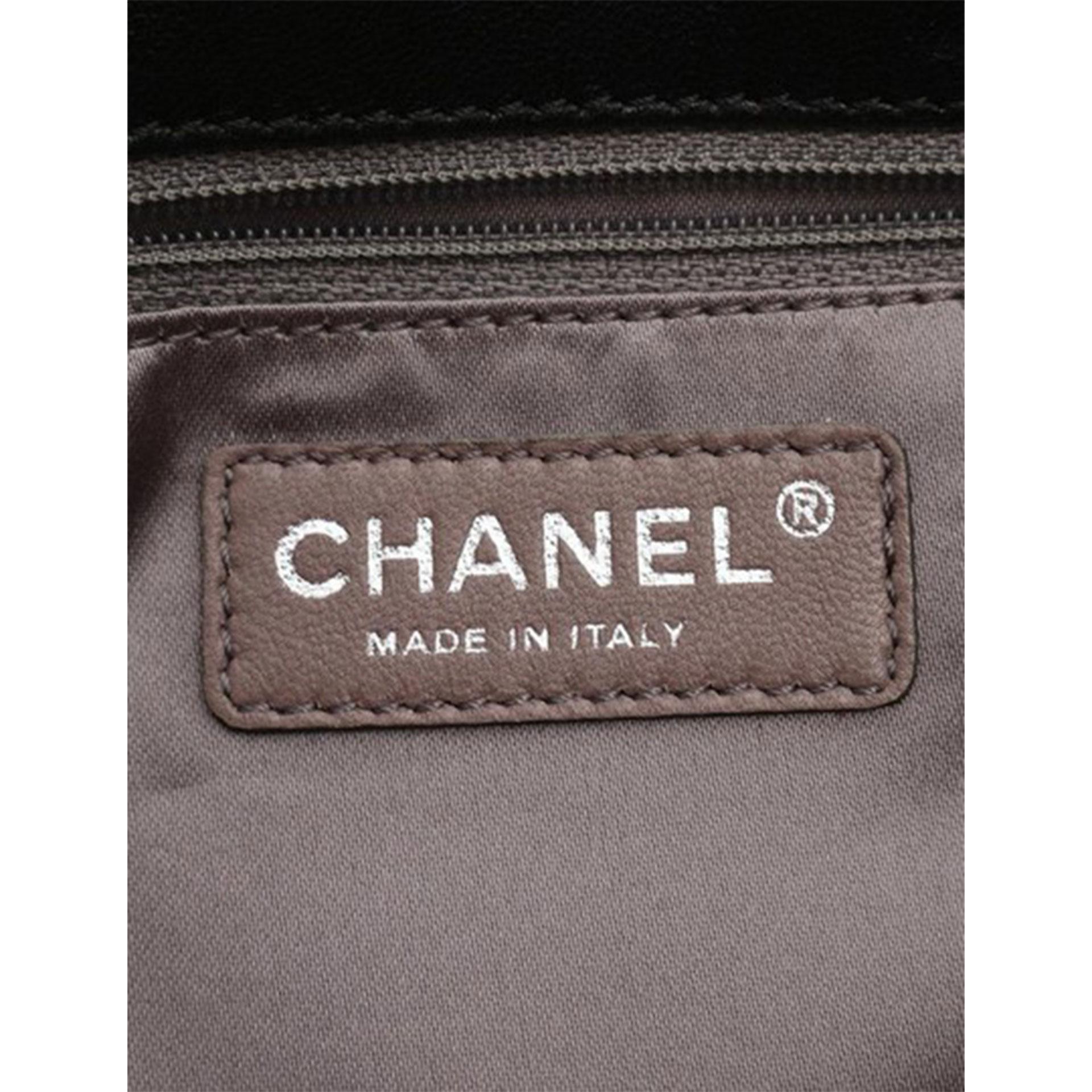 Chanel CC Obsession Black with Dark Blue Pearls Lambskin Shoulder Bag For Sale 6