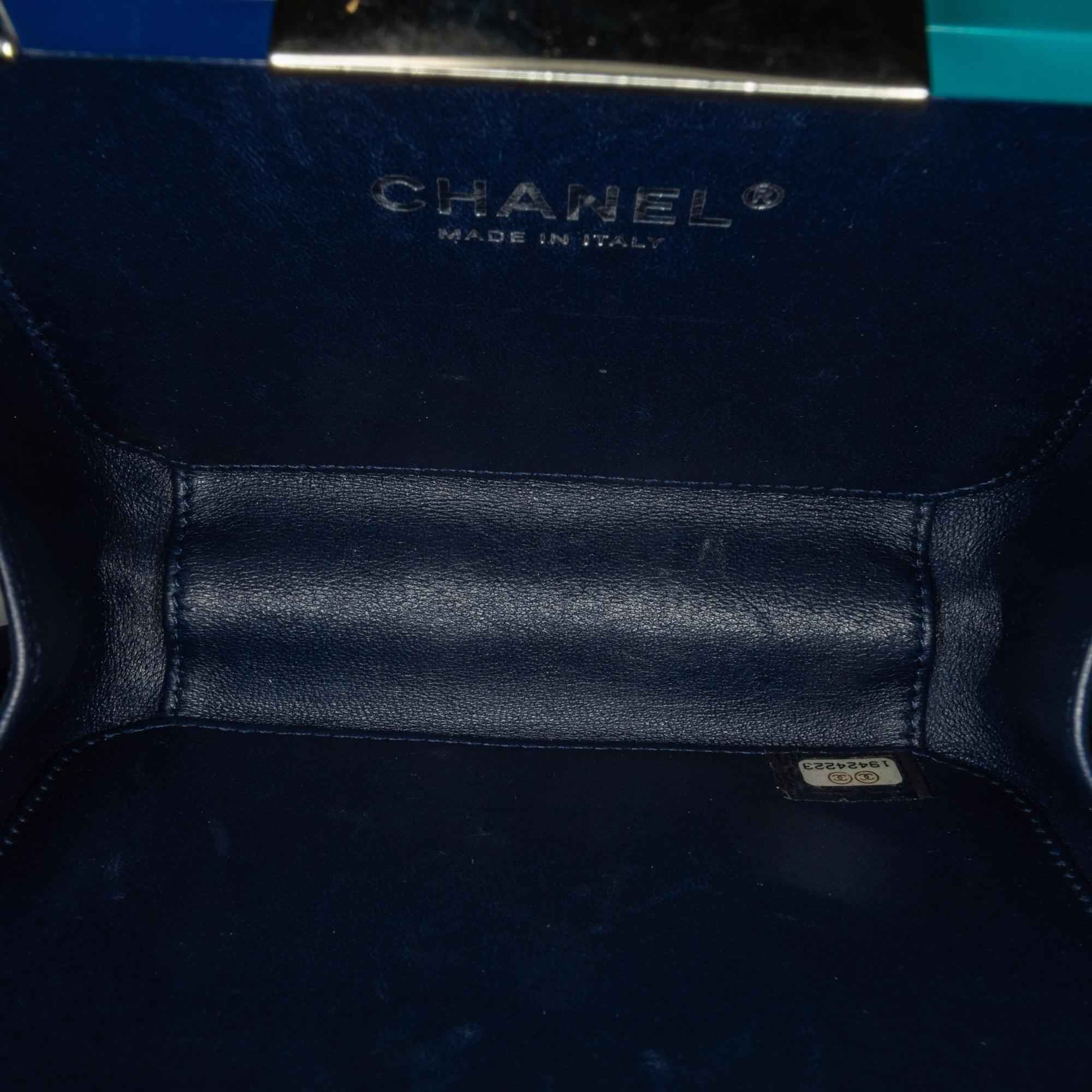 Chanel CC Ombre Acrylic Clutch on Chain In Good Condition For Sale In Krakow, PL