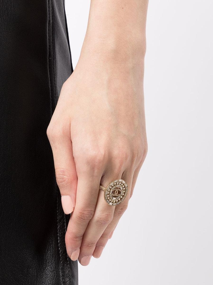 Featured throughout many of Chanel collections, pearls were a favourite of Coco Chanel as she believed they gave a flattering glow to the skin. Set on a silver band, this pre-owned 2016 ring has been designed with a ring of pearls offset by
