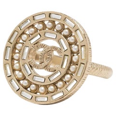 Chanel CC Perlen- und Strass-verzierter Ring 