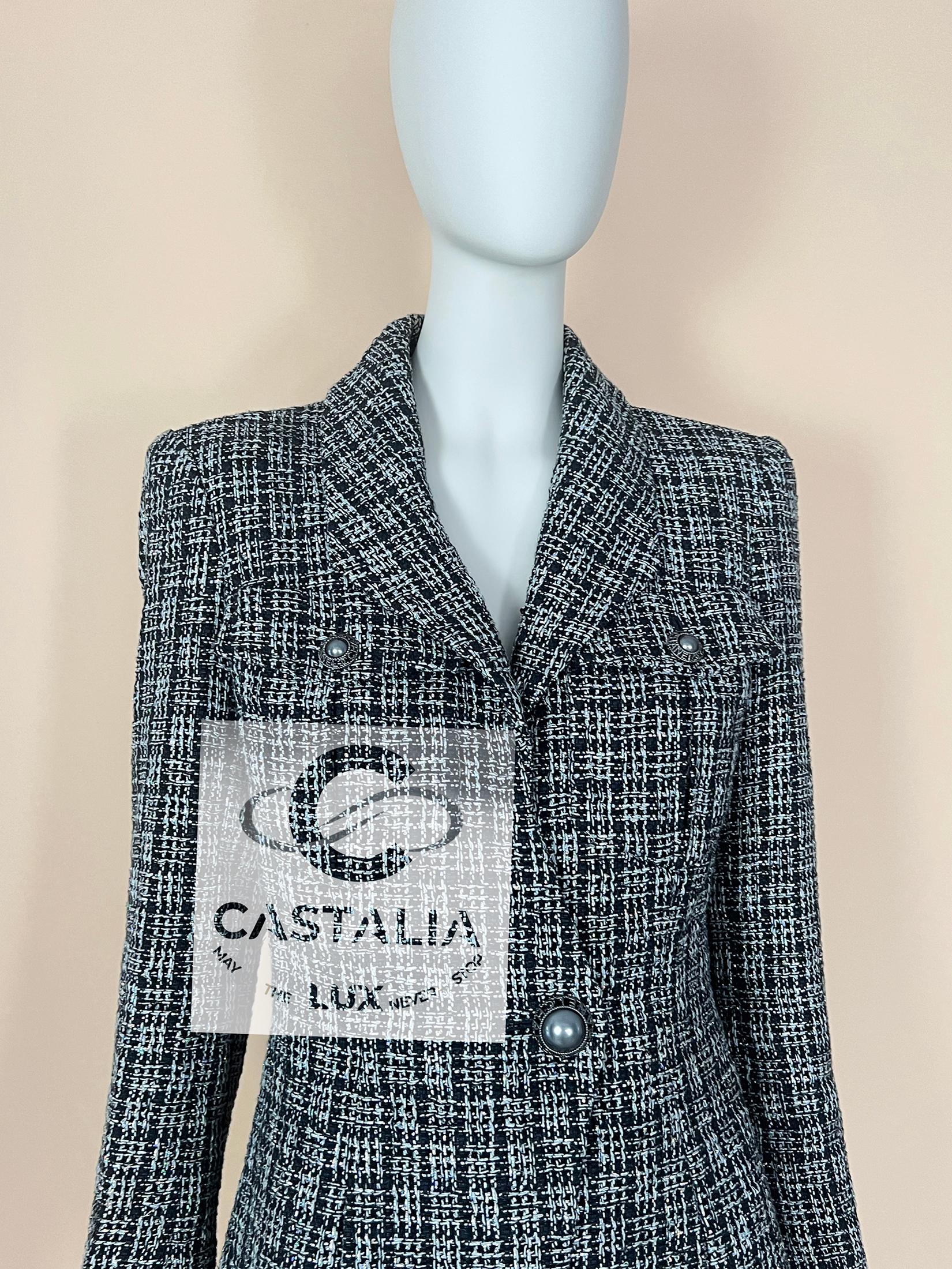 Chanel CC Pearl Buttons Black Shimmer Tweed Jacket 42 FR im Angebot 1