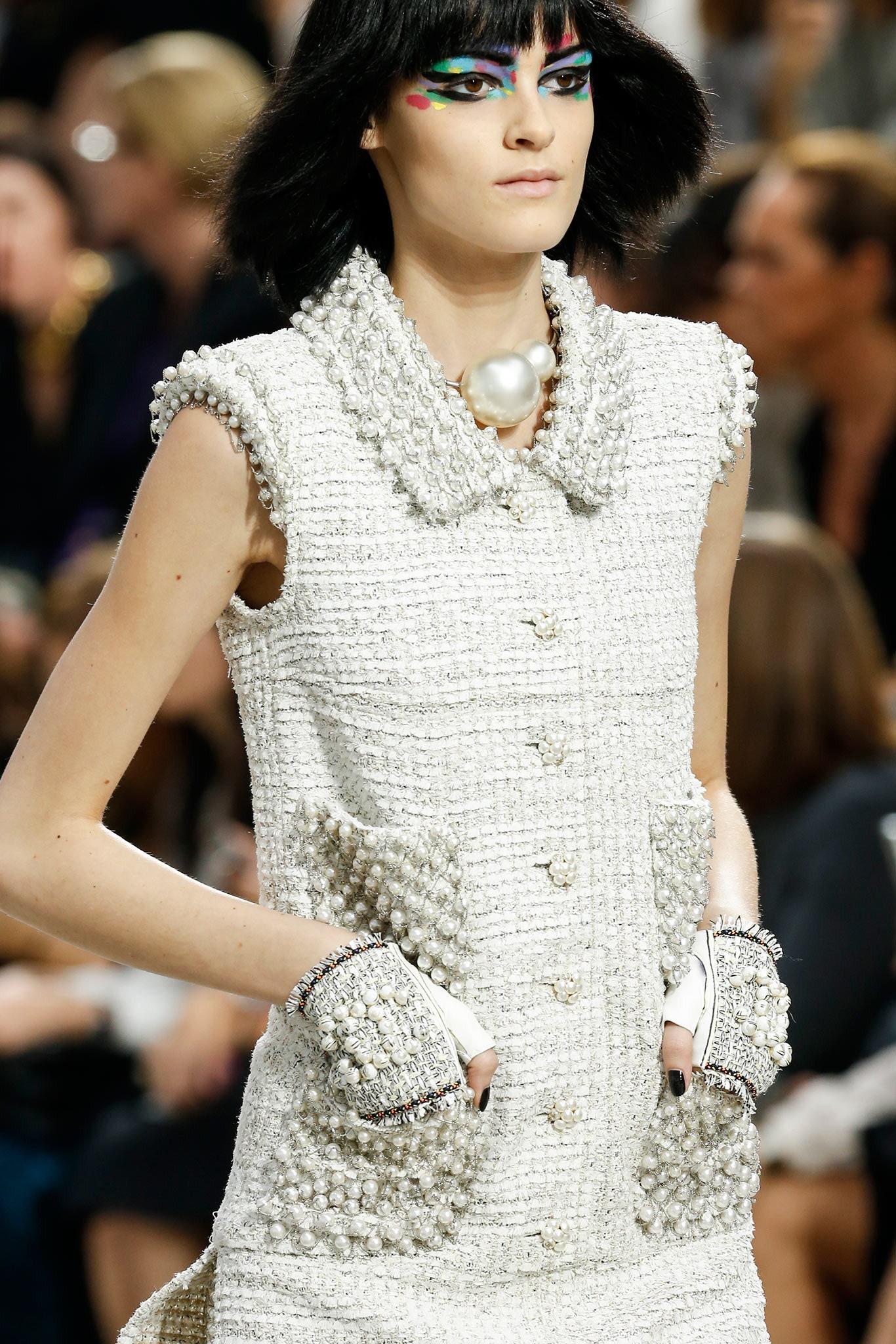 Stunning Chanel dress made of most precious ribbon tweed -- from Runway of 2014 Spring / Contemporary Art / Collection by Karl Lagerfeld.
Retail price was over 8,880$. Size mark 38 FR. Pristine condition.
- CC logo pearl buttons
- grey leather trim
