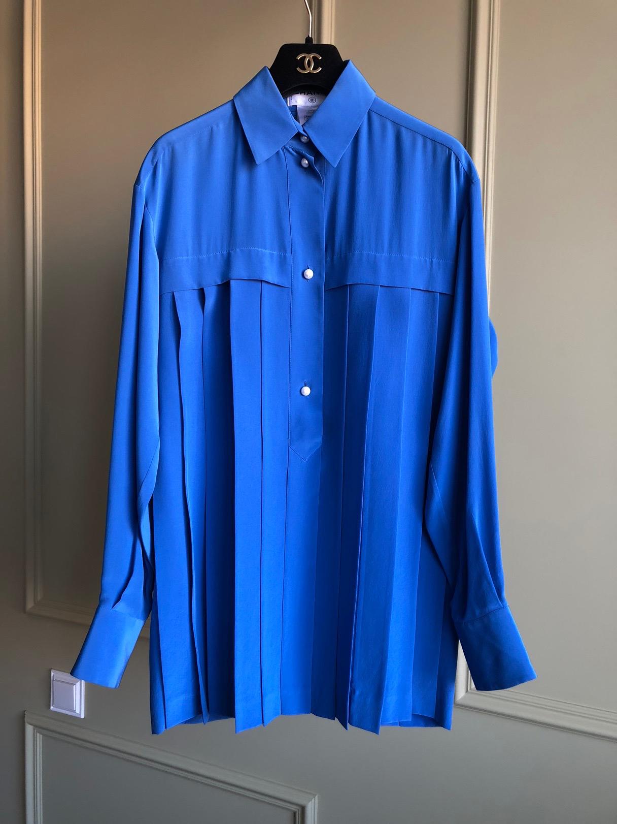 Women's or Men's Chanel CC Pearl Buttons Royal Blue Silk Pleated Shirt Dress For Sale