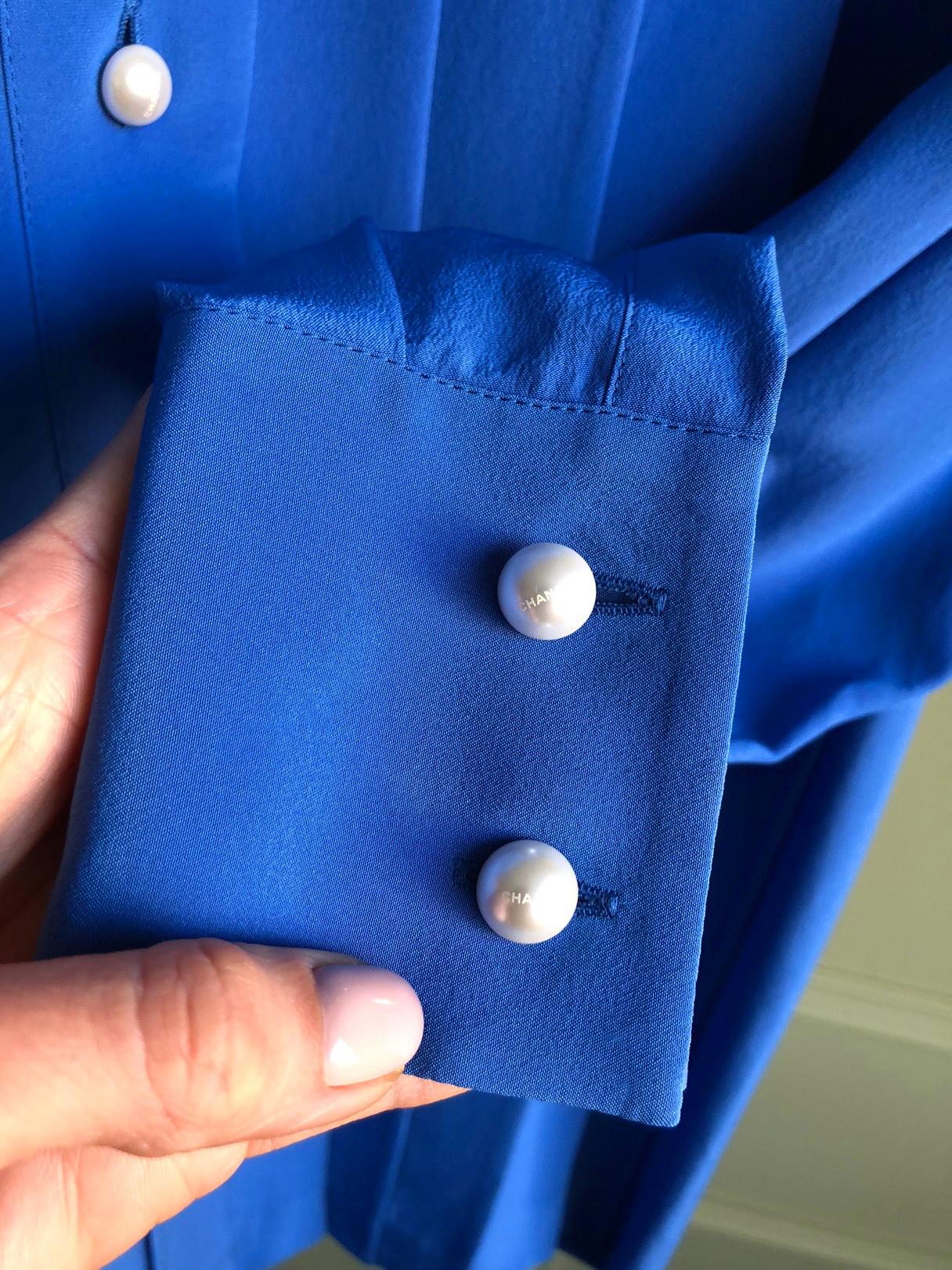 Chanel CC Pearl Buttons Royal Blue Silk Pleated Shirt Dress For Sale 1