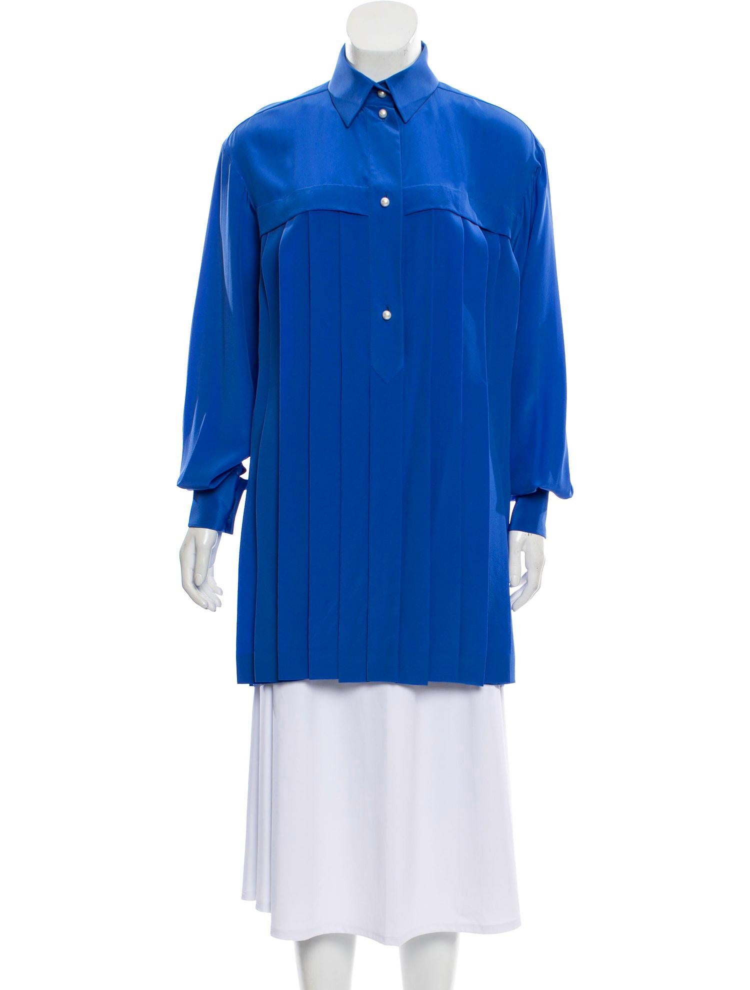 Chanel CC Pearl Buttons Royal Blue Silk Pleated Shirt Dress For Sale 3