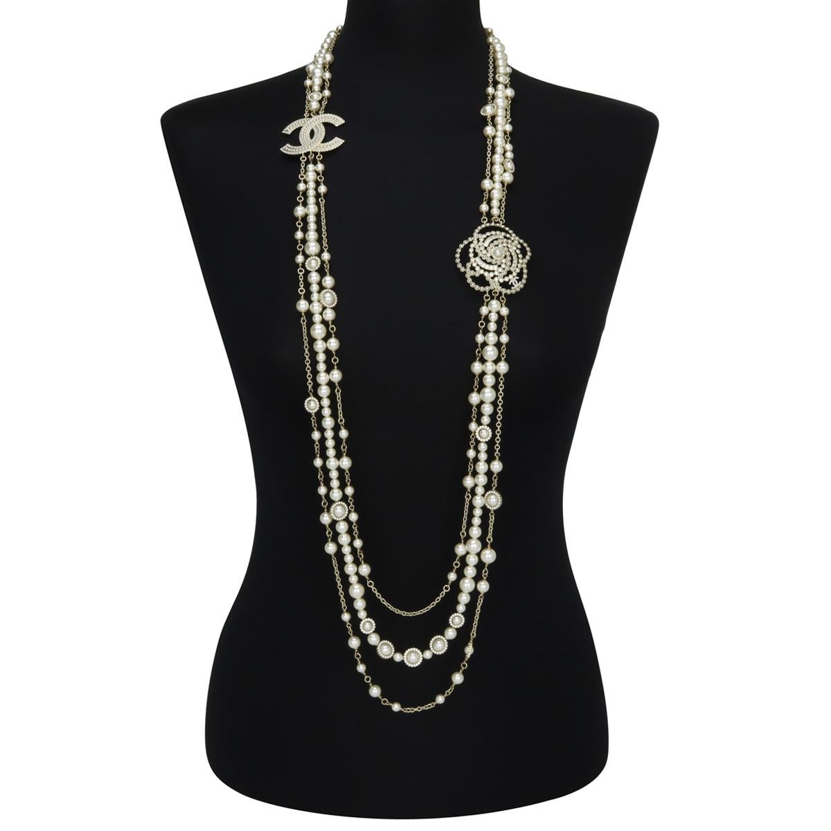 CHANEL CC Pearl Crystal Camellia Gold-Tone Long Necklace 2019 (B19 B).

This stunning long necklace is in immaculate condition.

This three-strand necklace is made of exquisite various-sized baroque pearl crystal beads. With the large interlocking