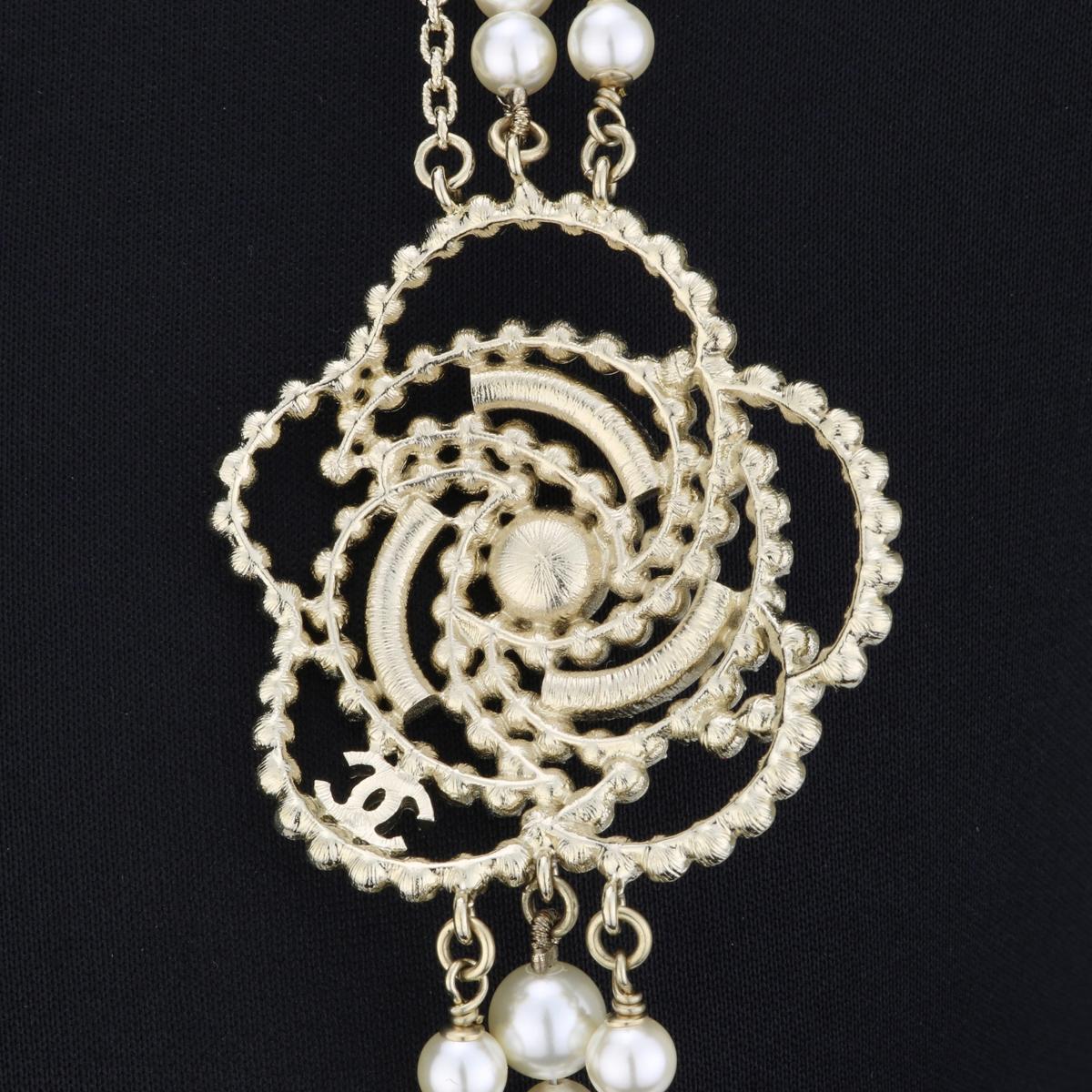 Women's or Men's CHANEL CC Pearl Crystal Camellia Gold-Tone Long Necklace 2019