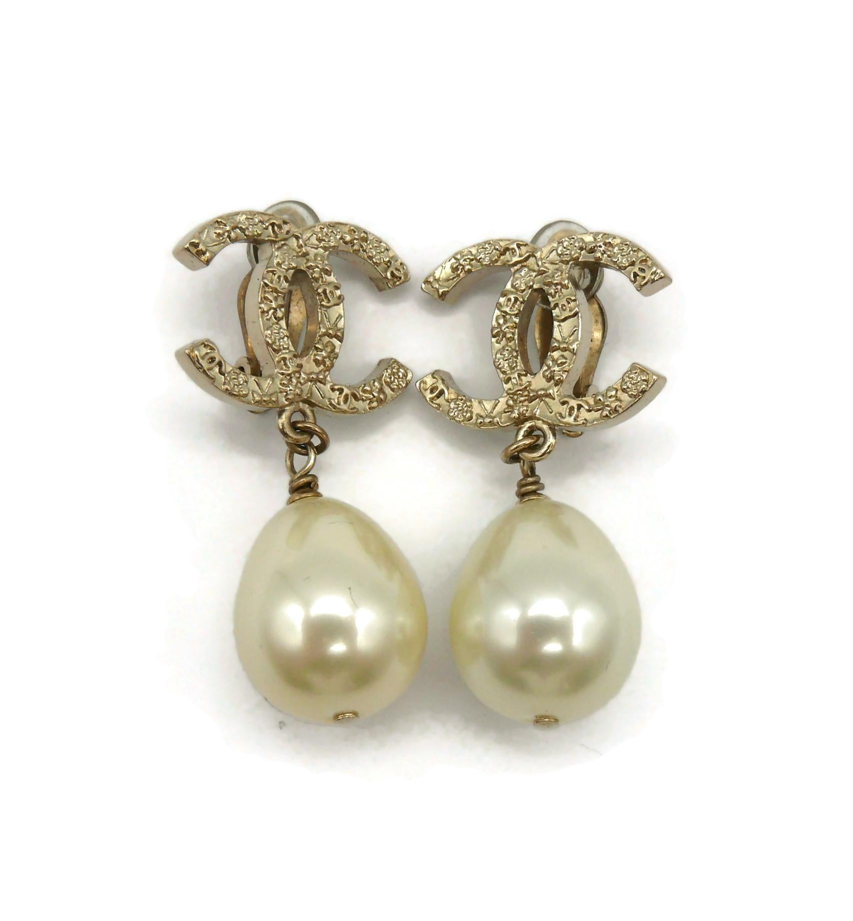 Women's CHANEL CC Pearl Dangling Earrings