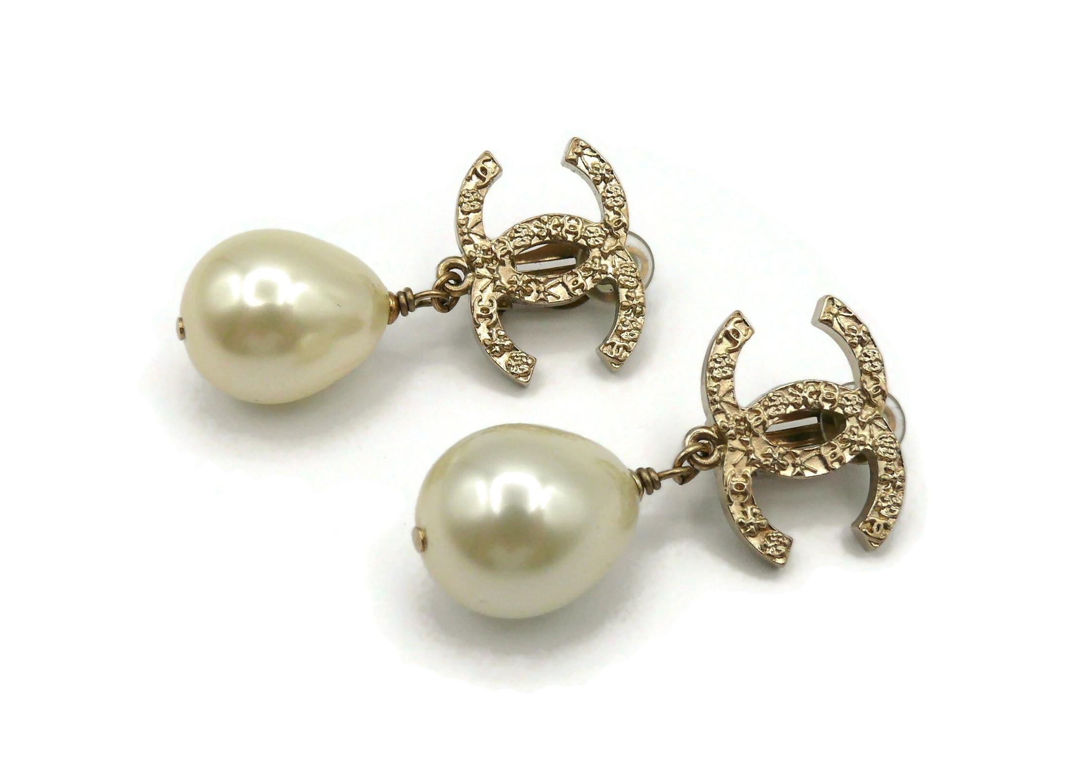CHANEL CC Pearl Dangling Earrings 1